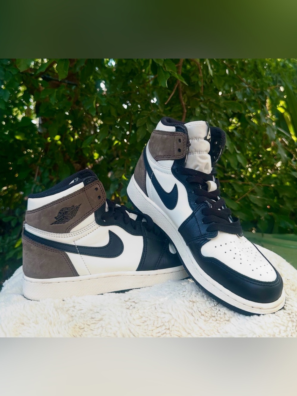 Nike Air Jordan 1 Retro High OG Dark Mocha | Size 6.5Y/ Women Size 8.5/EUR 39